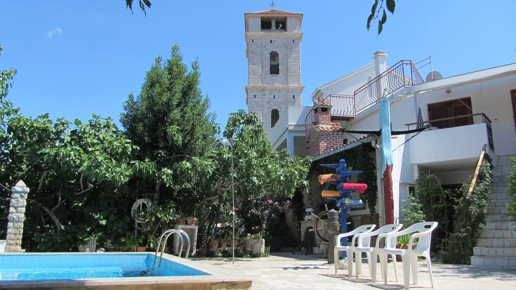 Dvor Maraca Bell Tower Apartments 迪斯诺 外观 照片