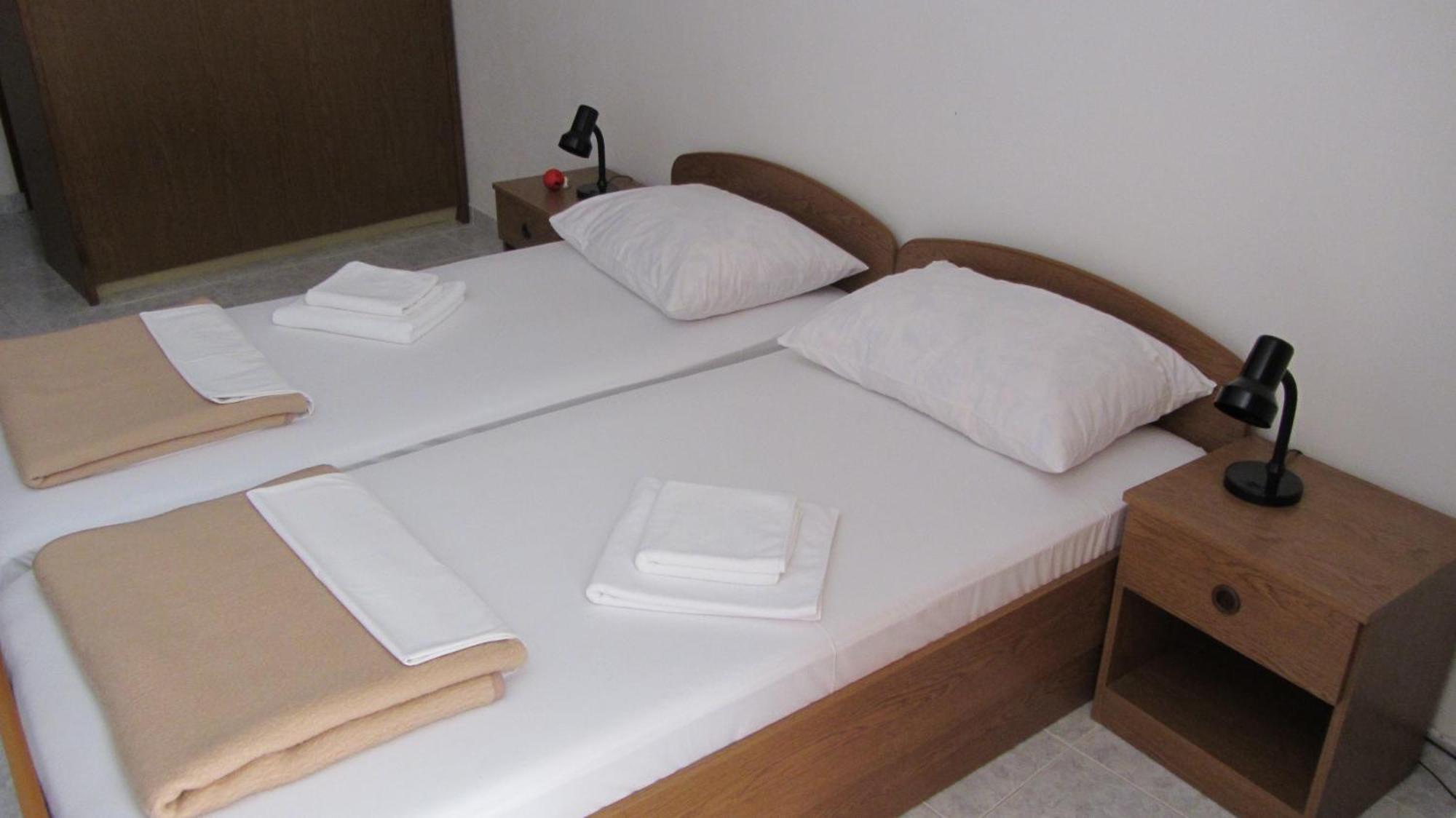 Dvor Maraca Bell Tower Apartments 迪斯诺 客房 照片