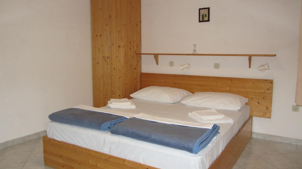 Dvor Maraca Bell Tower Apartments 迪斯诺 客房 照片