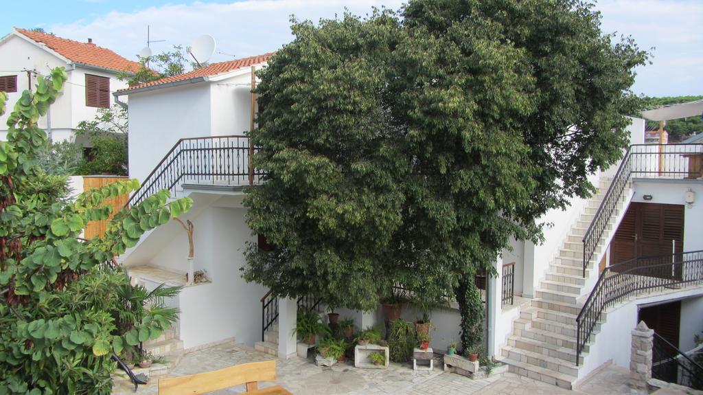 Dvor Maraca Bell Tower Apartments 迪斯诺 外观 照片