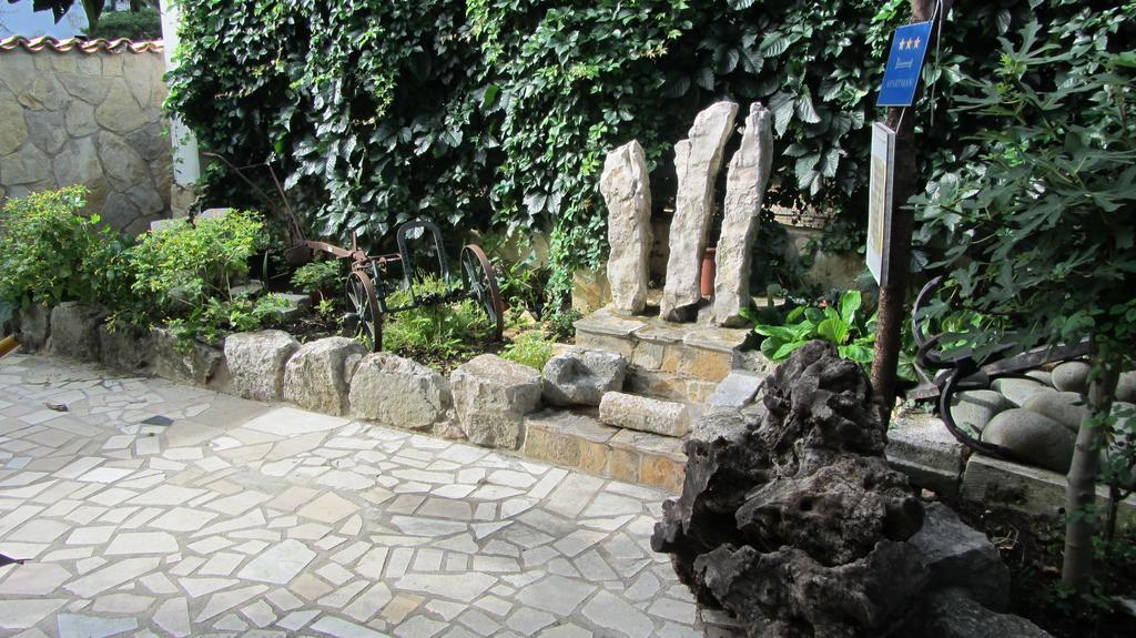 Dvor Maraca Bell Tower Apartments 迪斯诺 外观 照片