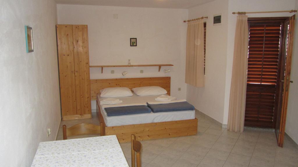 Dvor Maraca Bell Tower Apartments 迪斯诺 客房 照片